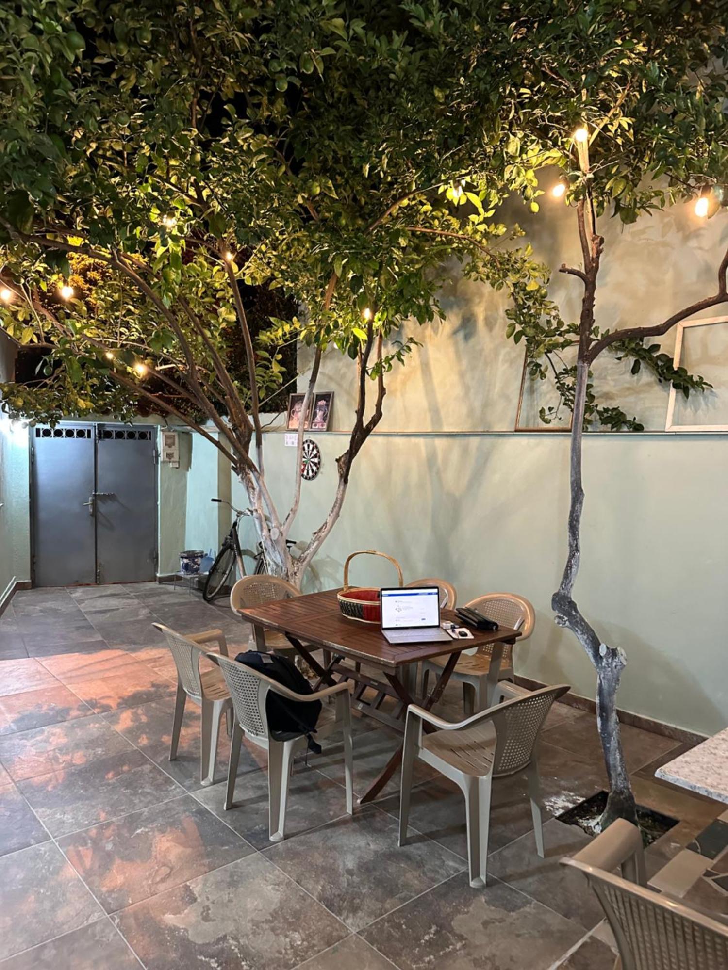 Tirana Lemon Breeze Hostel Екстер'єр фото