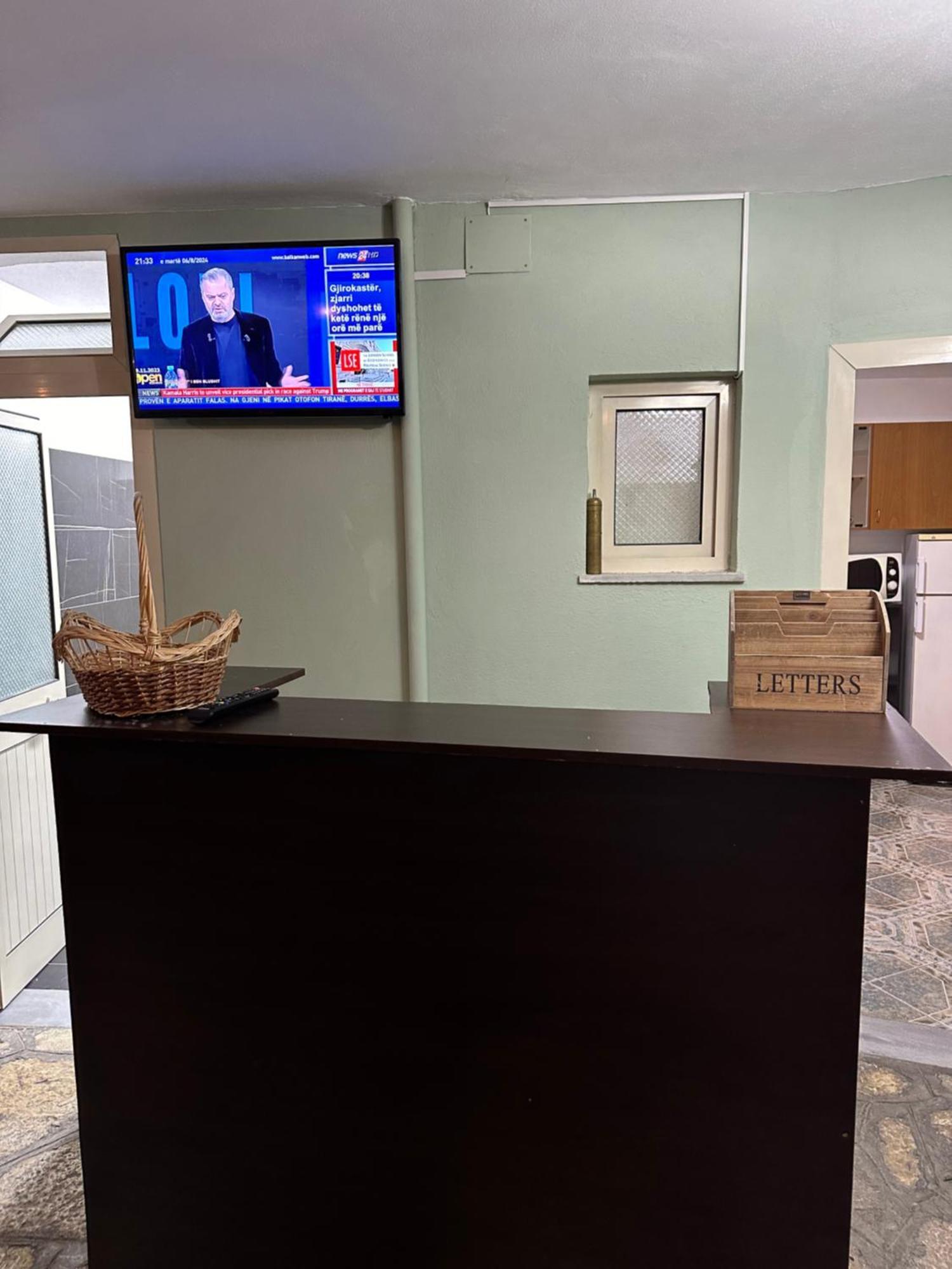Tirana Lemon Breeze Hostel Екстер'єр фото