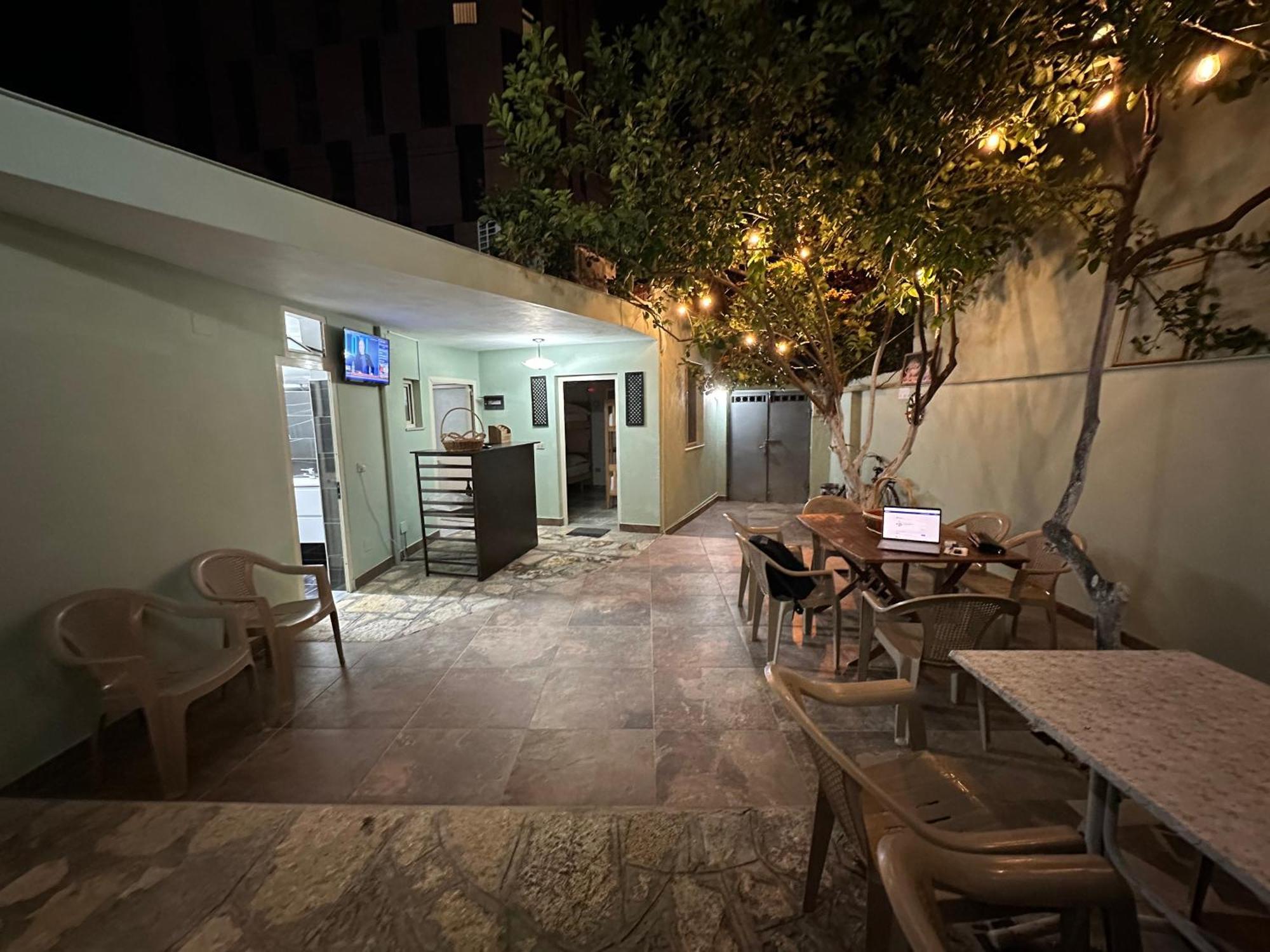 Tirana Lemon Breeze Hostel Екстер'єр фото