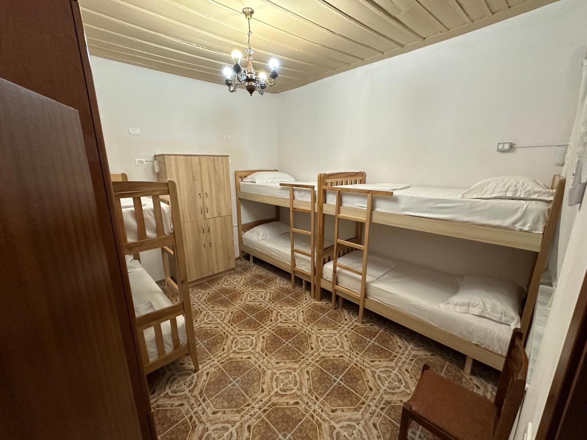 Tirana Lemon Breeze Hostel Екстер'єр фото