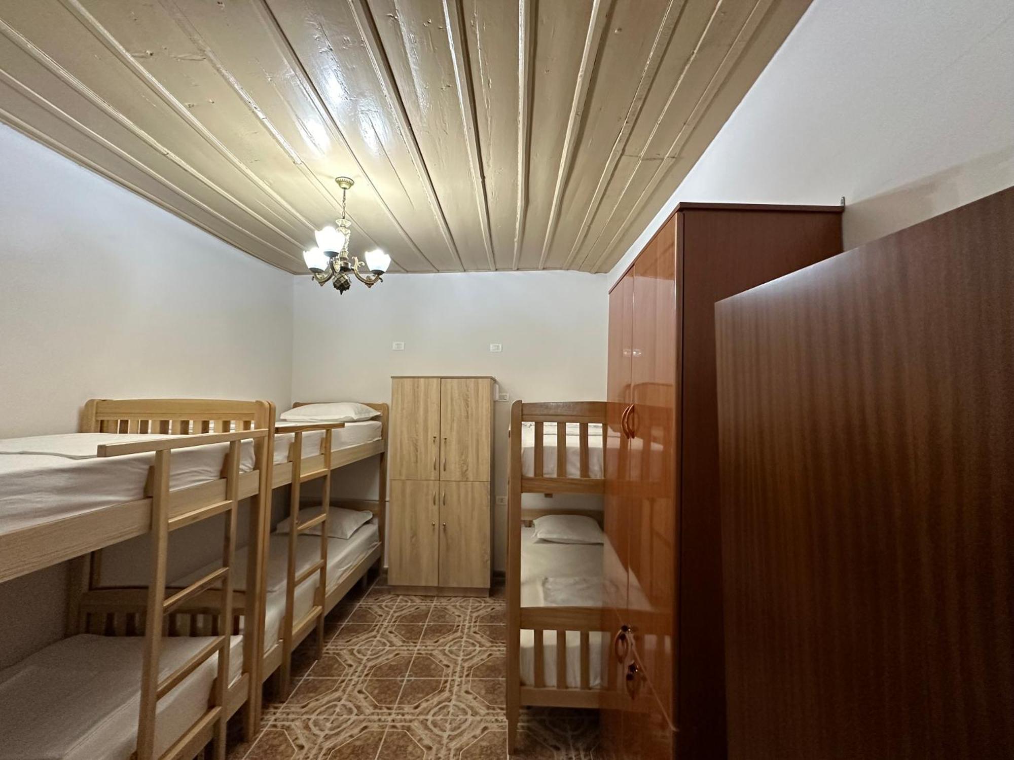 Tirana Lemon Breeze Hostel Екстер'єр фото