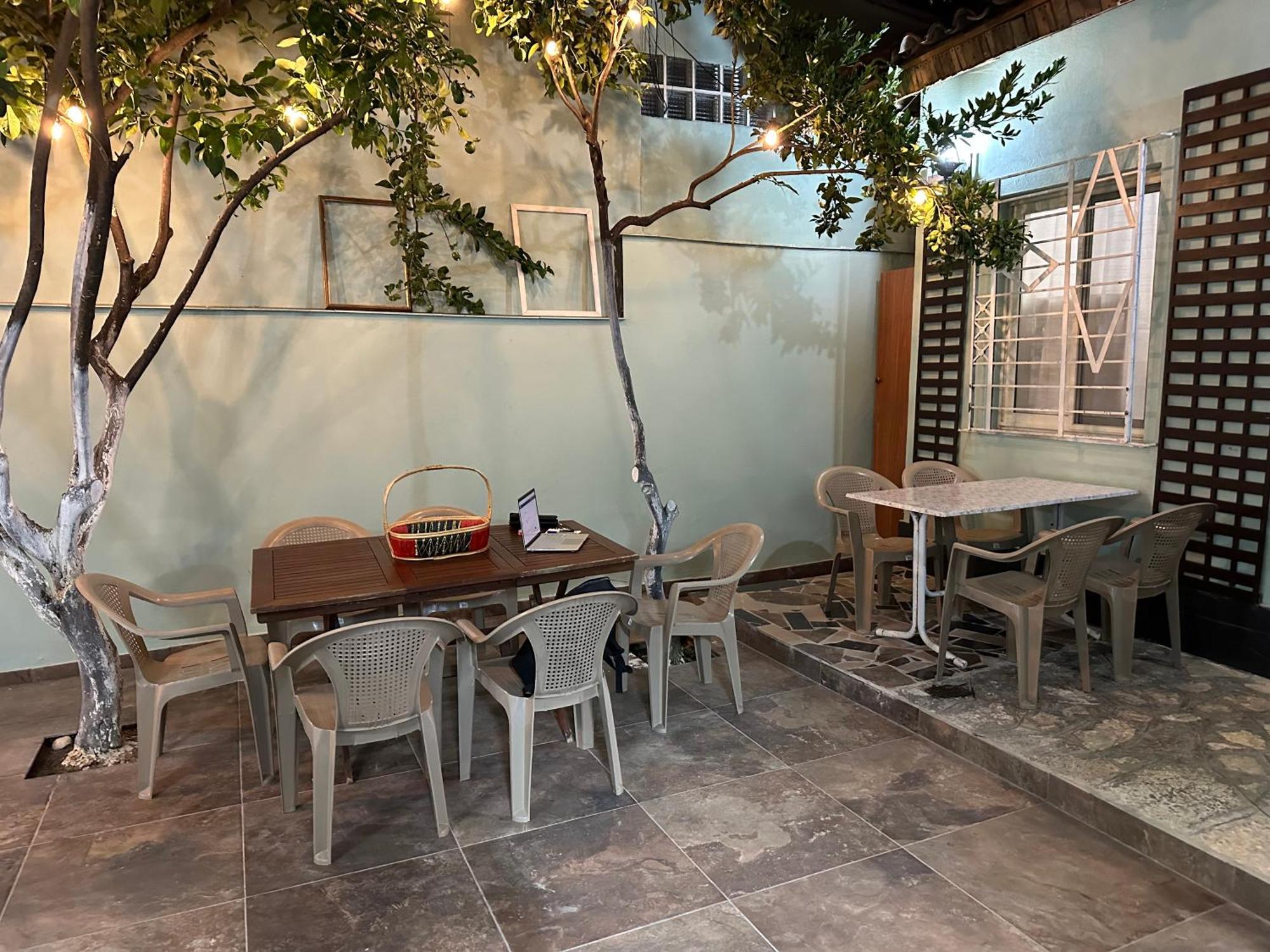 Tirana Lemon Breeze Hostel Екстер'єр фото