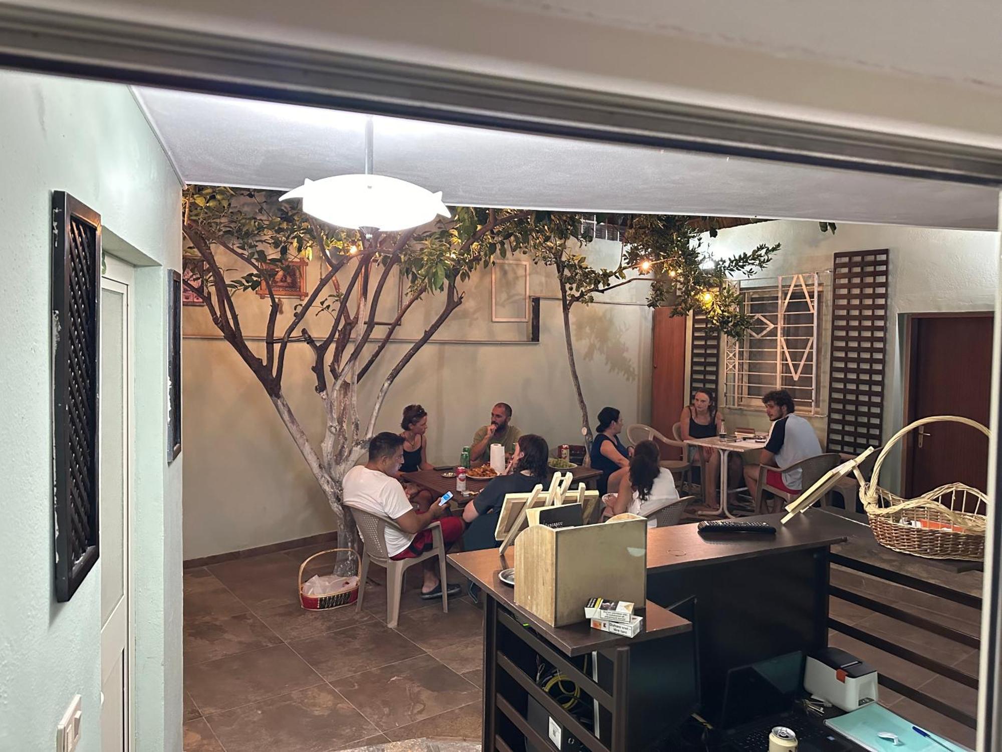 Tirana Lemon Breeze Hostel Екстер'єр фото