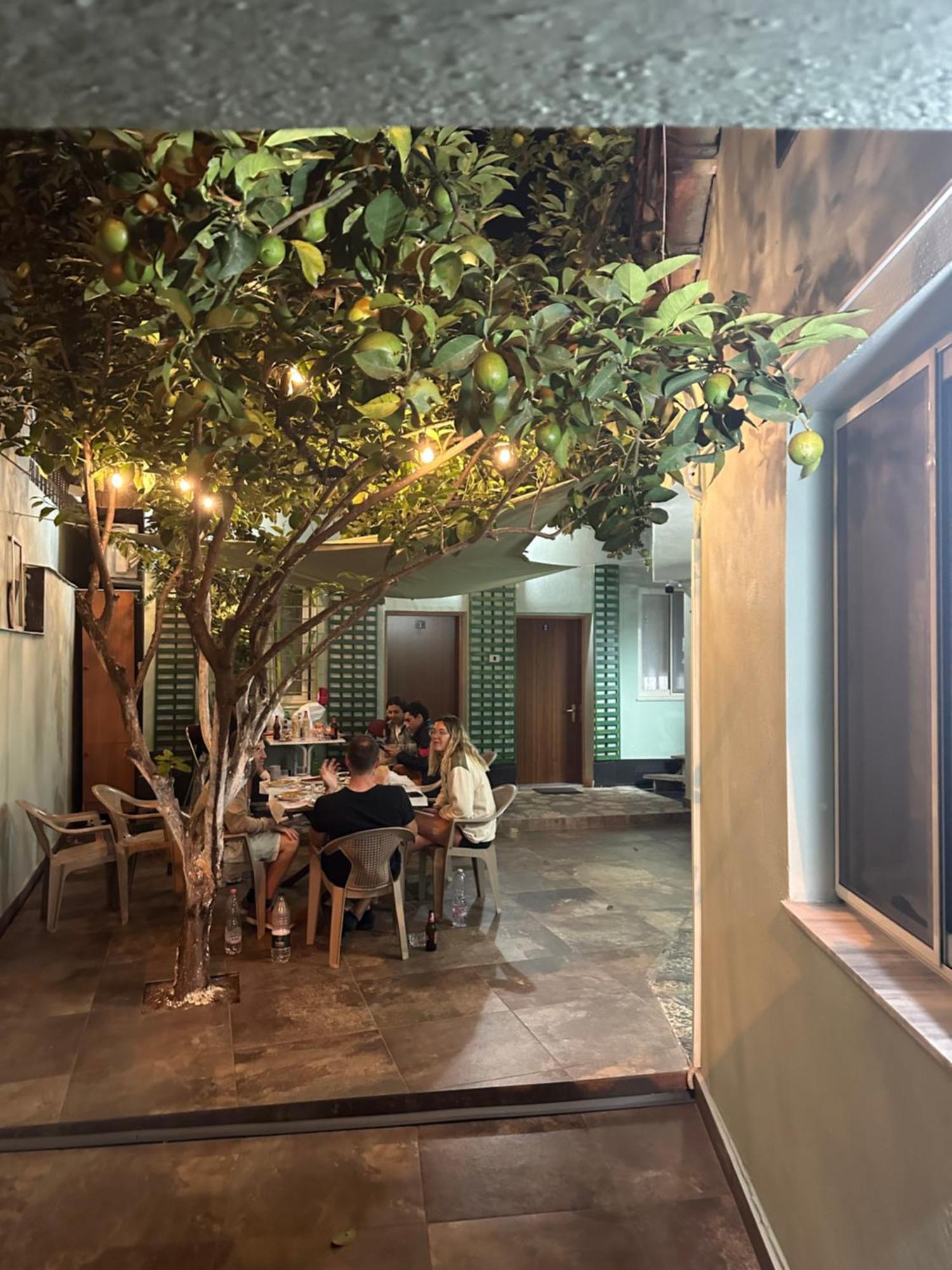 Tirana Lemon Breeze Hostel Екстер'єр фото